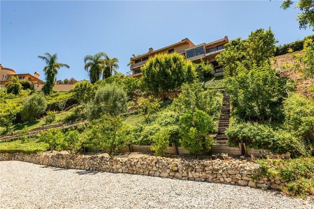 3300 Crownview Drive, Rancho Palos Verdes, CA 90275