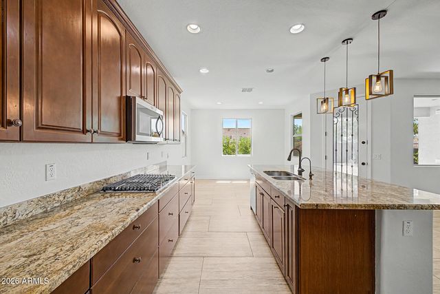 3773 W ABRAMS Drive, New River, AZ 85087