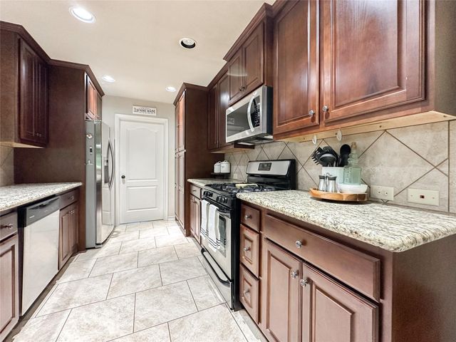 2818 Rustic Wood Lane, Rosharon, TX 77583