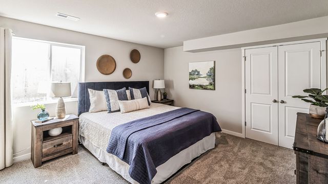 2204 E Trail Ridge Place, Indianola, IA 50125