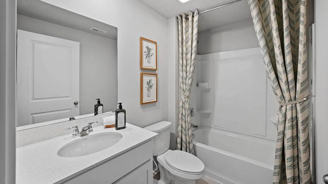 2204 E Trail Ridge Place, Indianola, IA 50125