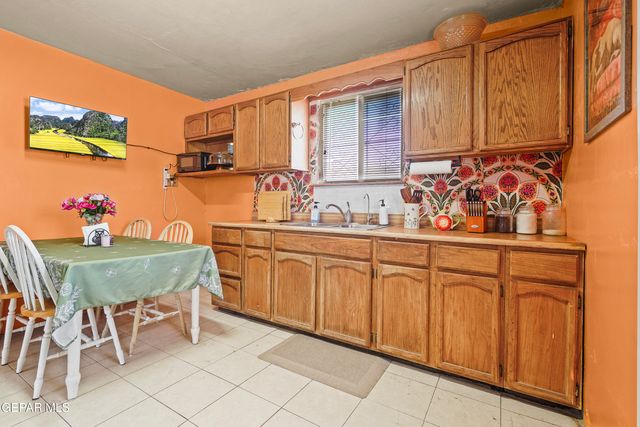 880 Delhi Drive, Socorro, TX 79927