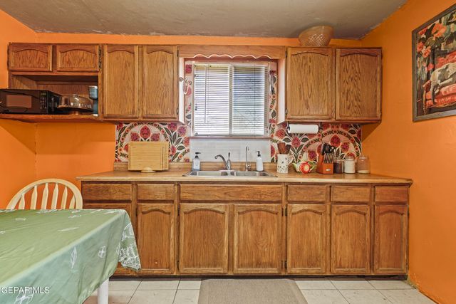 880 Delhi Drive, Socorro, TX 79927