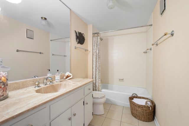 44 Park Lane 223, Park Ridge, IL 60068