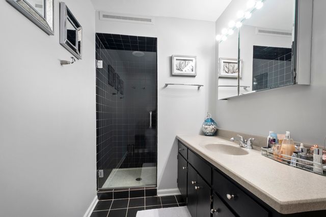 44 Park Lane 223, Park Ridge, IL 60068