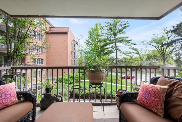 44 Park Lane 223, Park Ridge, IL 60068