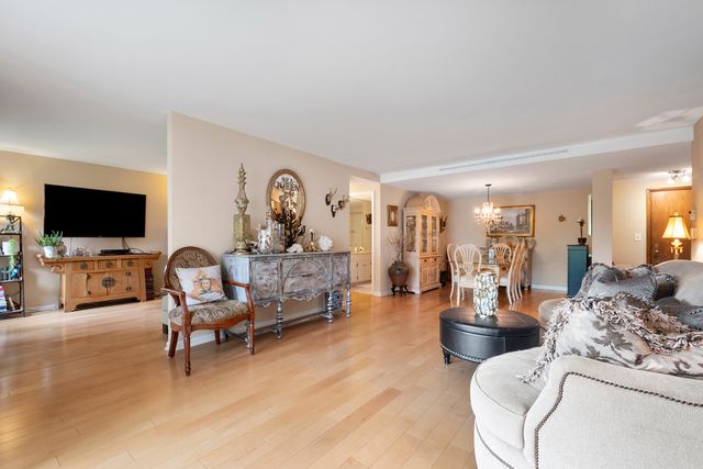 44 Park Lane 223, Park Ridge, IL 60068