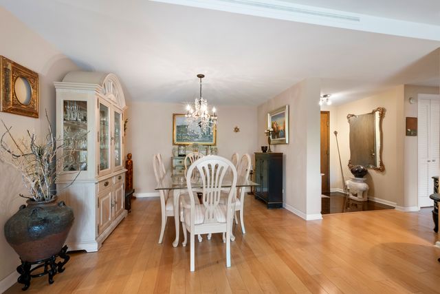 44 Park Lane 223, Park Ridge, IL 60068