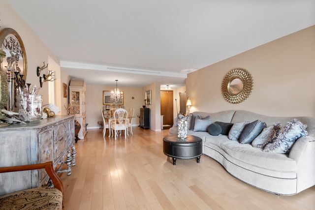 44 Park Lane 223, Park Ridge, IL 60068