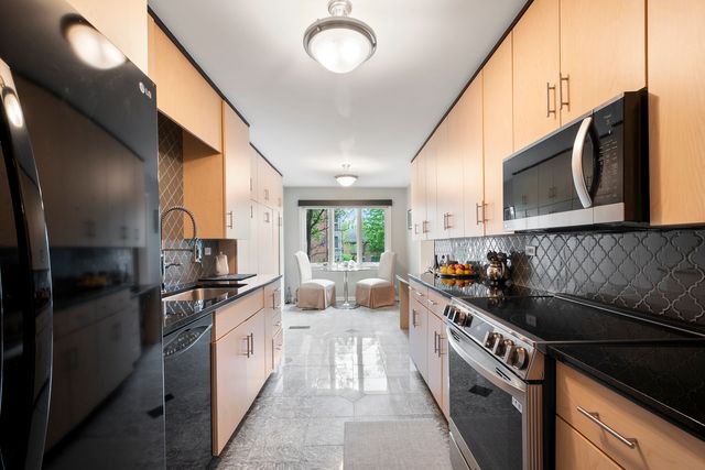44 Park Lane 223, Park Ridge, IL 60068