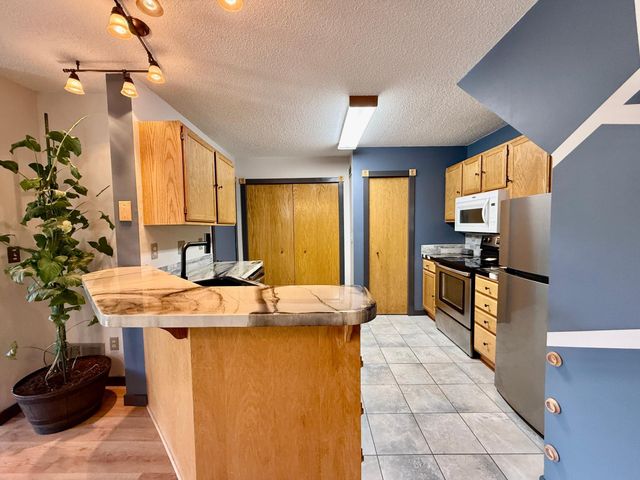 13161 Meadowood Way NW 123, Coon Rapids, MN 55448