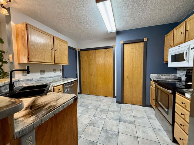 13161 Meadowood Way NW 123, Coon Rapids, MN 55448