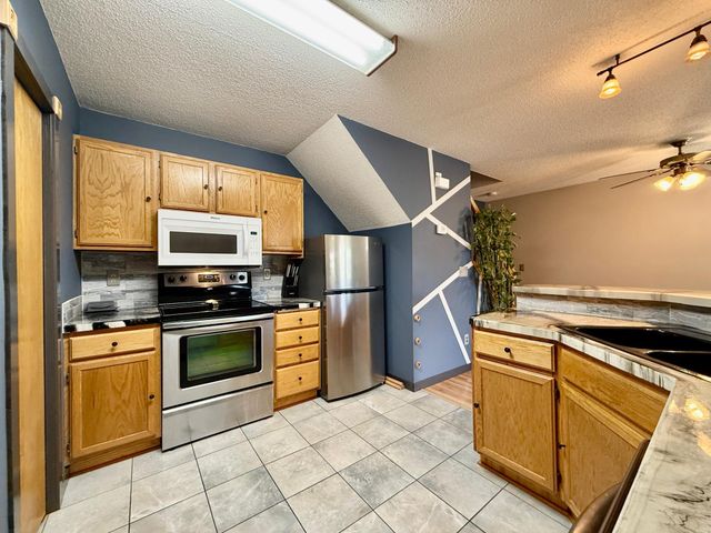 13161 Meadowood Way NW 123, Coon Rapids, MN 55448