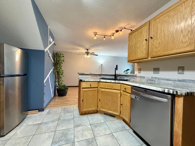 13161 Meadowood Way NW 123, Coon Rapids, MN 55448