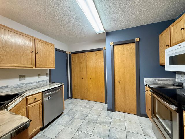 13161 Meadowood Way NW 123, Coon Rapids, MN 55448