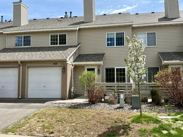13161 Meadowood Way NW 123, Coon Rapids, MN 55448