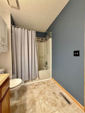 13161 Meadowood Way NW 123, Coon Rapids, MN 55448