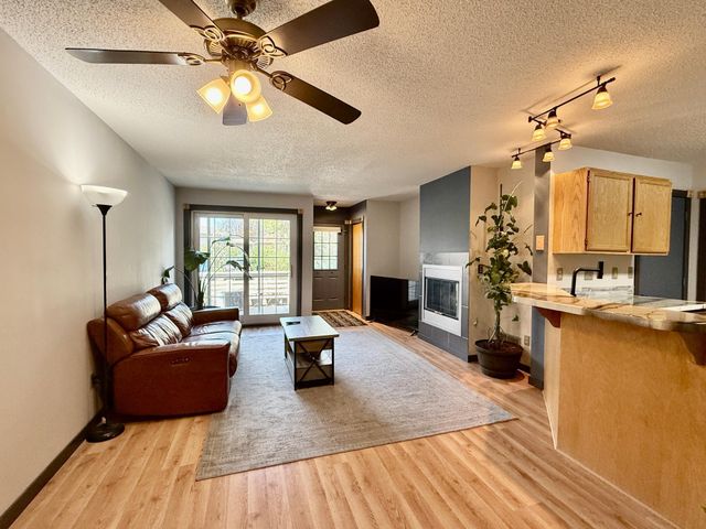 13161 Meadowood Way NW 123, Coon Rapids, MN 55448