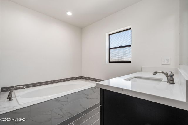 8323 W Tangerine Road, Marana, AZ 85658