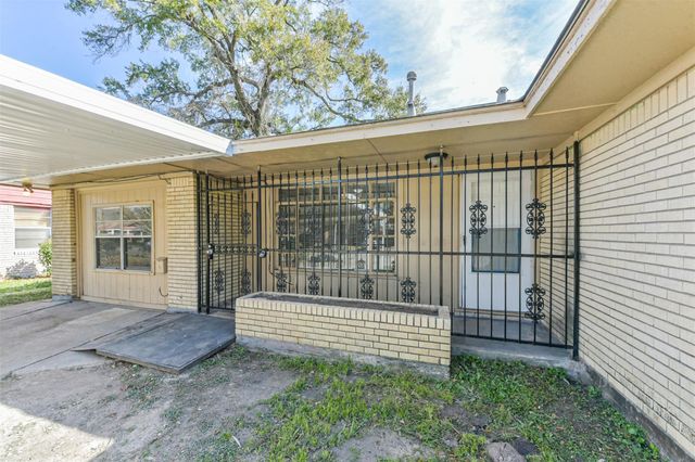 10214 Bretton Drive, Houston, TX 77016