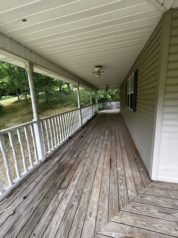 98 Hackett Valley Rd, Hickman, TN 38567