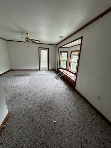 98 Hackett Valley Rd, Hickman, TN 38567