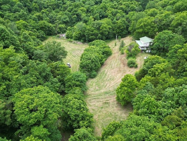98 Hackett Valley Rd, Hickman, TN 38567