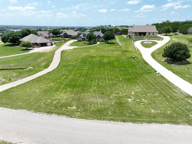 2400 Wills Way Drive, Granbury, TX 76049
