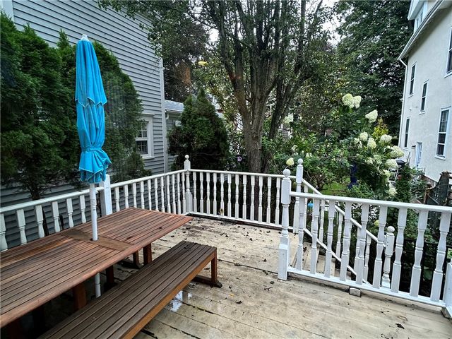 15 Chestnut Street, Newport, RI 02840