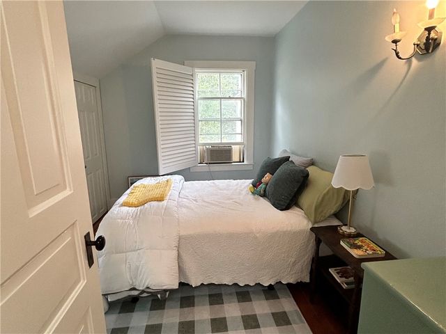 15 Chestnut Street, Newport, RI 02840