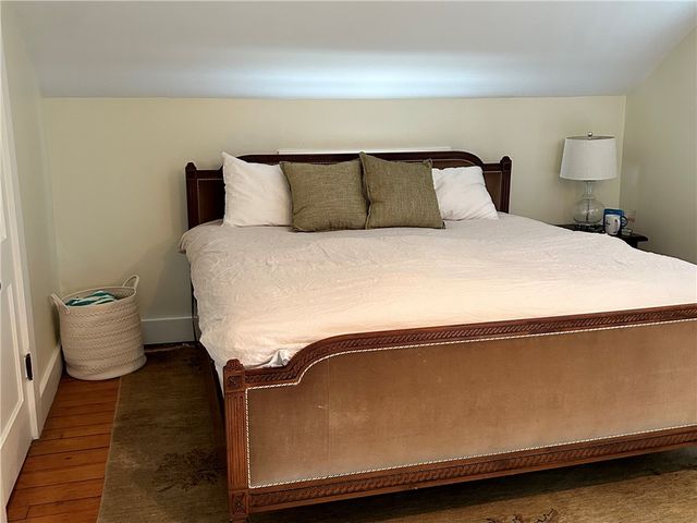 15 Chestnut Street, Newport, RI 02840