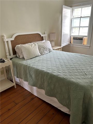 15 Chestnut Street, Newport, RI 02840