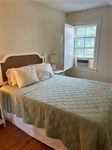 15 Chestnut Street, Newport, RI 02840