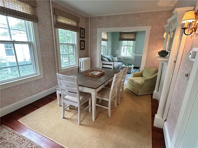 15 Chestnut Street, Newport, RI 02840
