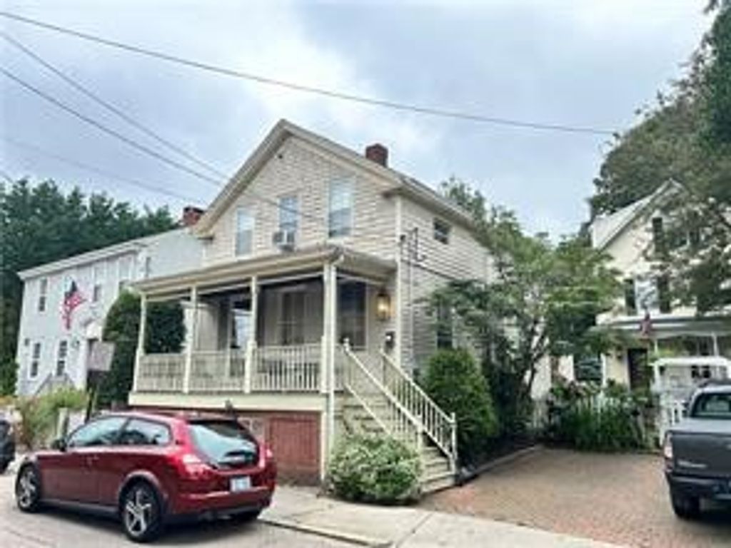 15 Chestnut Street, Newport, RI 02840