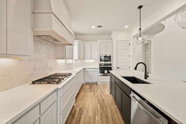 957 Highlands Avenue, Aledo, TX 76008