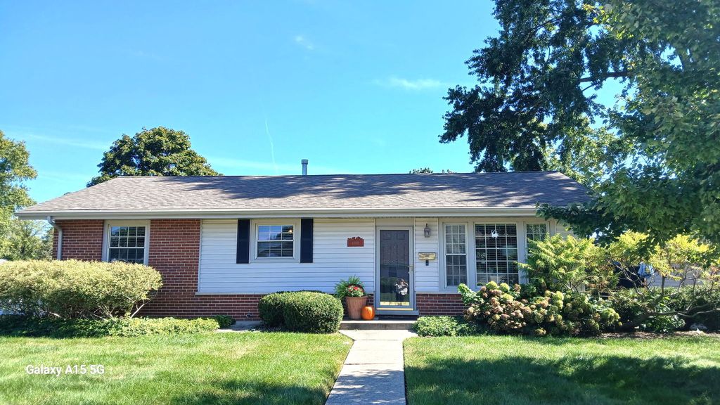 13039 W Playfield Drive, Crestwood, IL 60418 — exterior