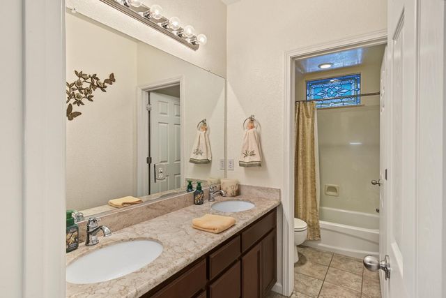 236 Preakness Cir, Manteca, CA 95337