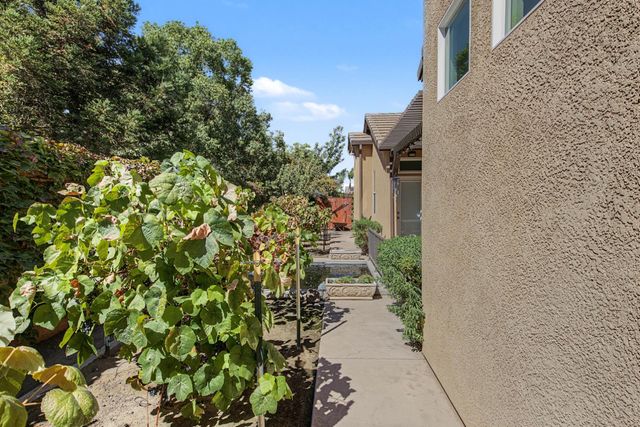 236 Preakness Cir, Manteca, CA 95337