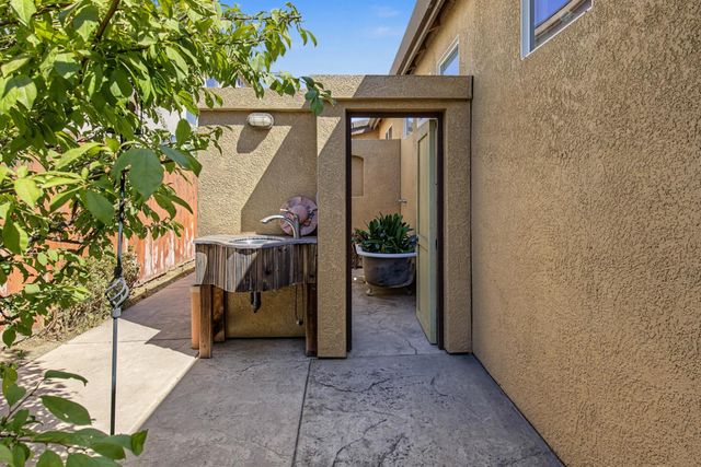 236 Preakness Cir, Manteca, CA 95337