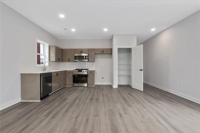 4527 Forest Avenue B, Kansas City, MO 64110