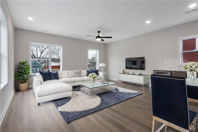 4527 Forest Avenue B, Kansas City, MO 64110