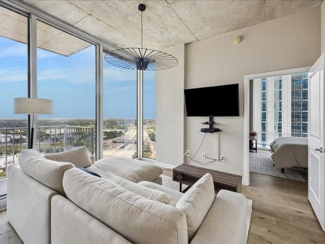 5925 Almeda Road 12202, Houston, TX 77004