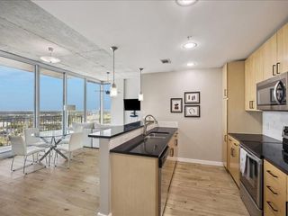 5925 Almeda Road 12202, Houston, TX 77004