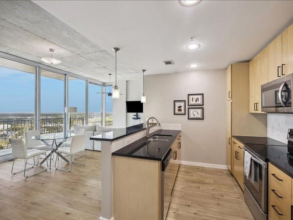 5925 Almeda Road 12202, Houston, TX 77004