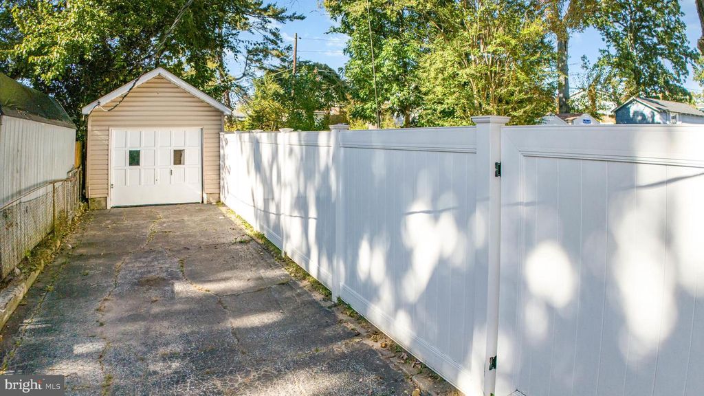 8306 BERYL RD, Parkville, MD 21234
