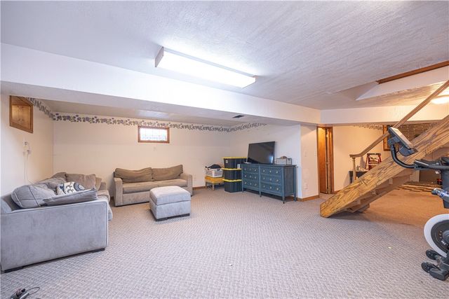 204 Marburger Rd, Forward Twp, PA 16033