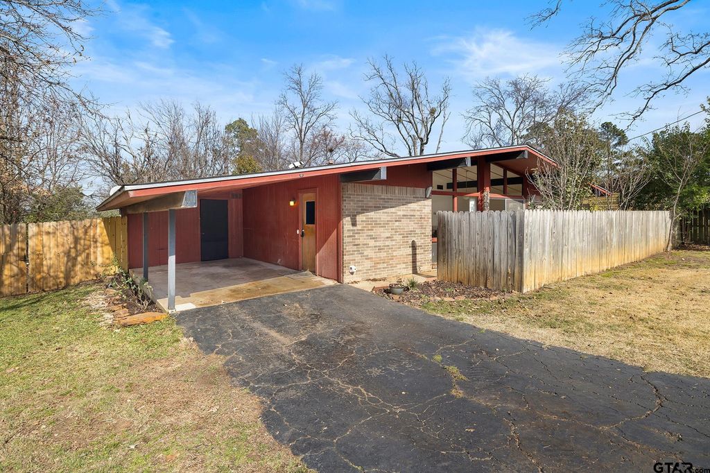 1329 Terre Haute, Tyler, TX 75701
