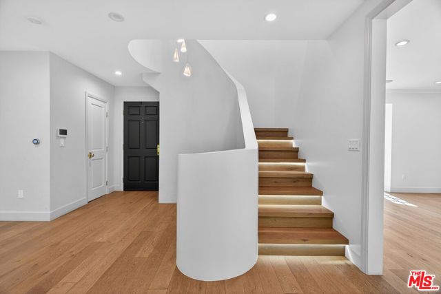 462 Warner Avenue, Los Angeles, CA 90024