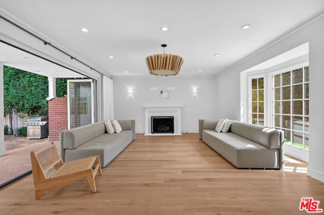 462 Warner Avenue, Los Angeles, CA 90024